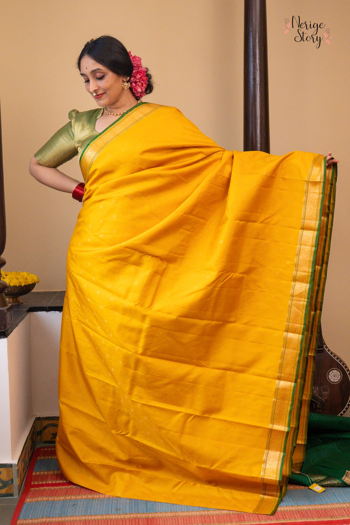 KADAMBINI (கடம்பினி)