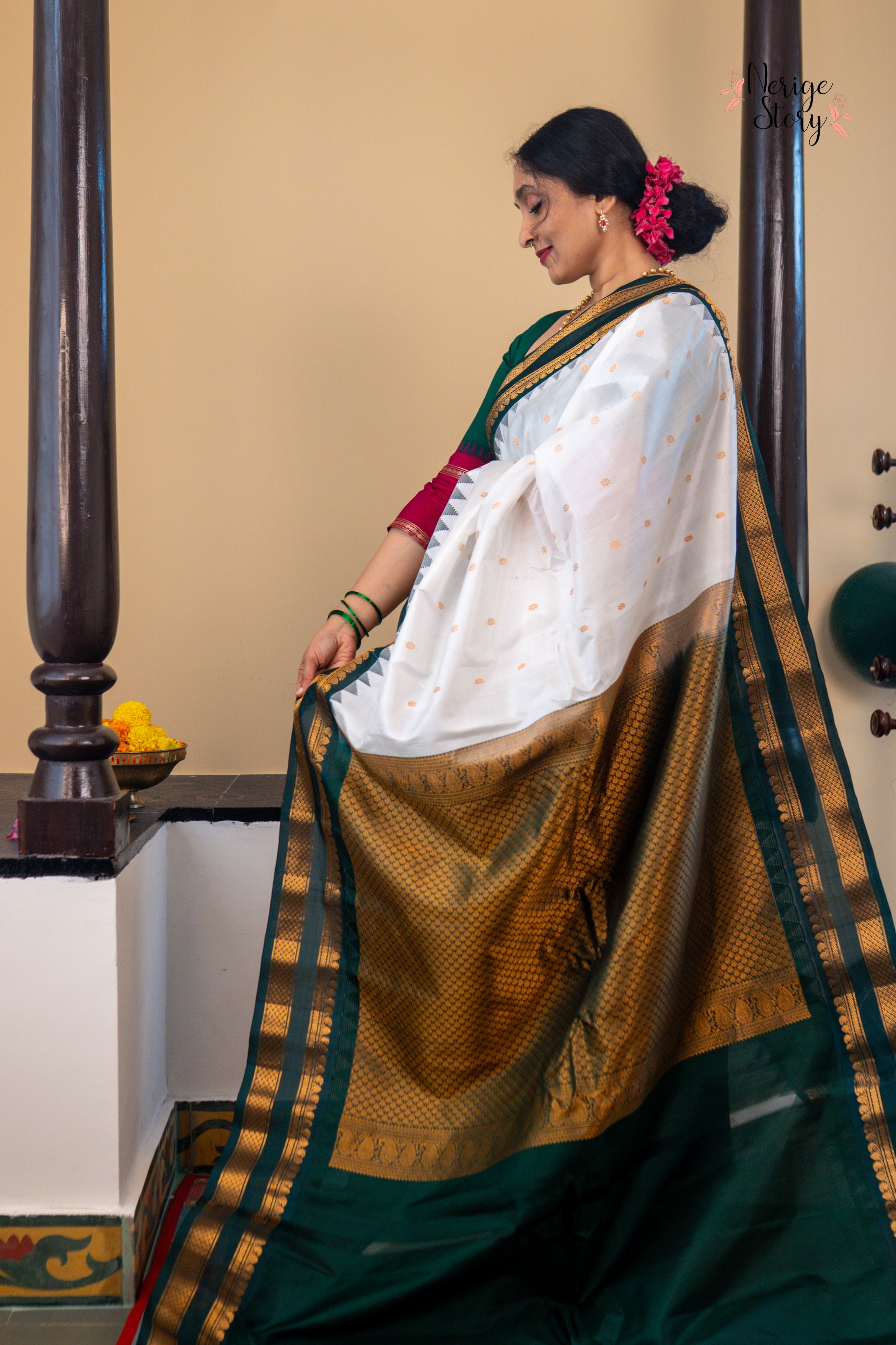 SHAARAVIKANTA (శారవికాంత)