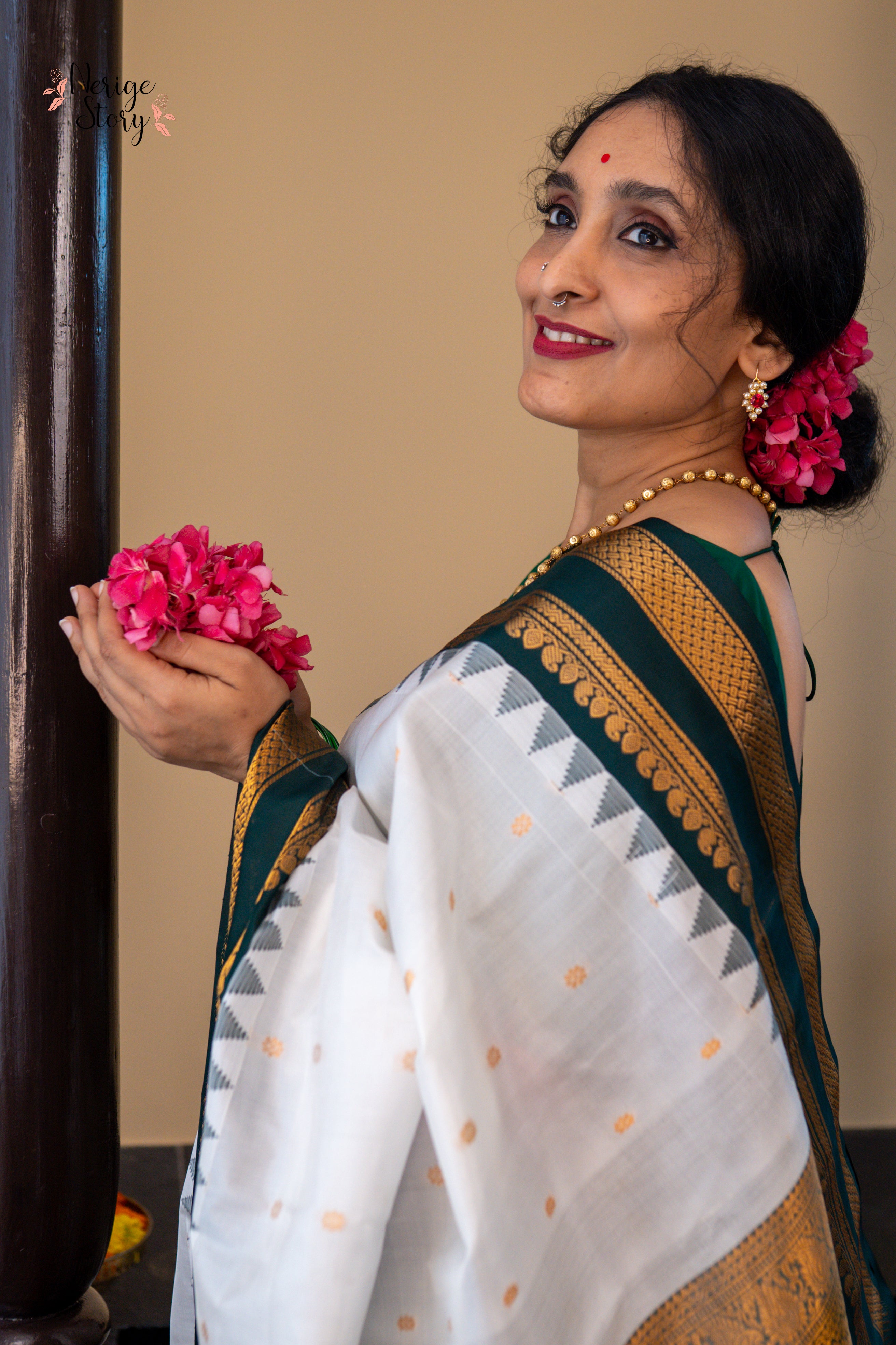 SHAARAVIKANTA (శారవికాంత)