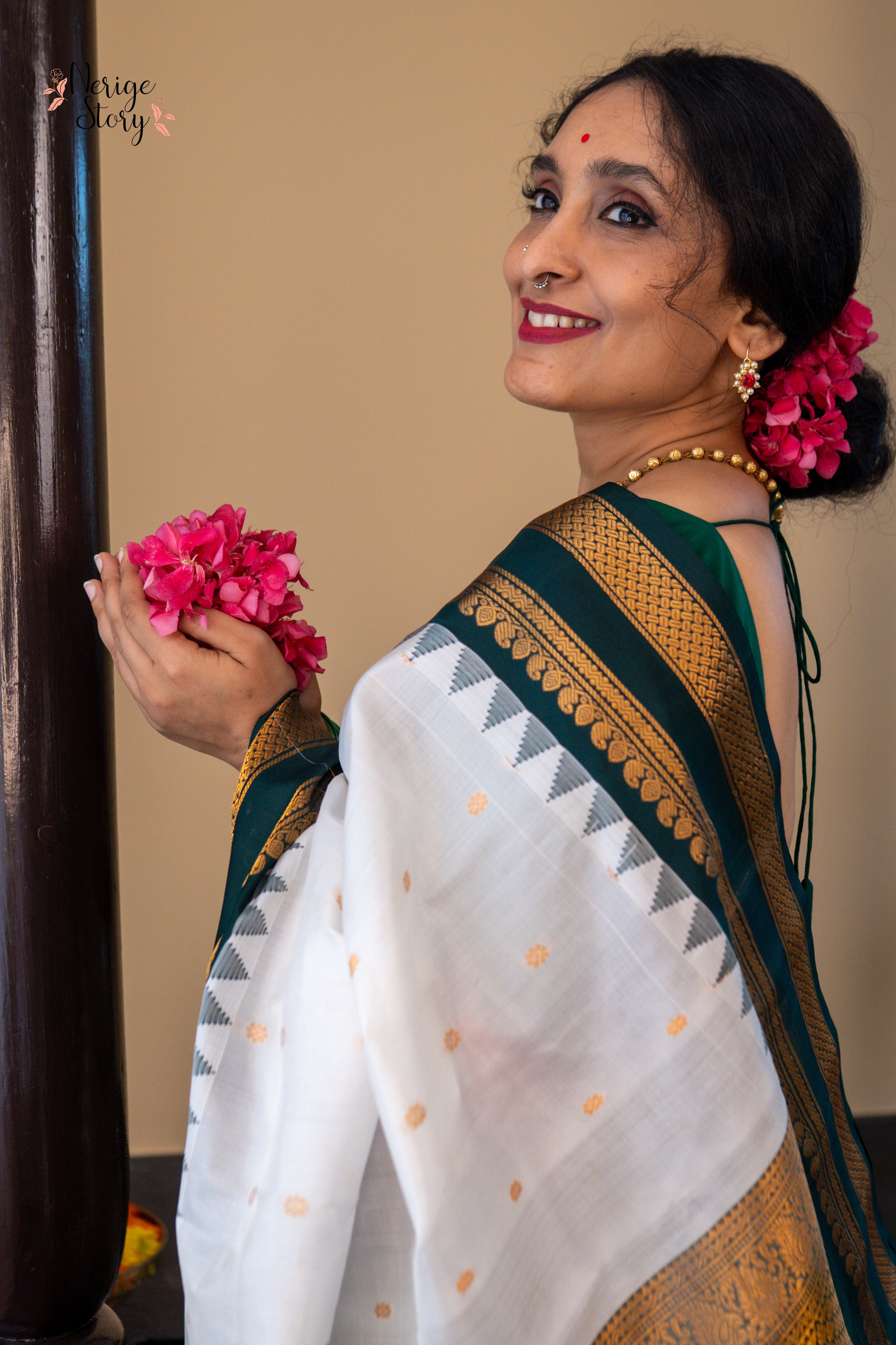 SHAARAVIKANTA (శారవికాంత)