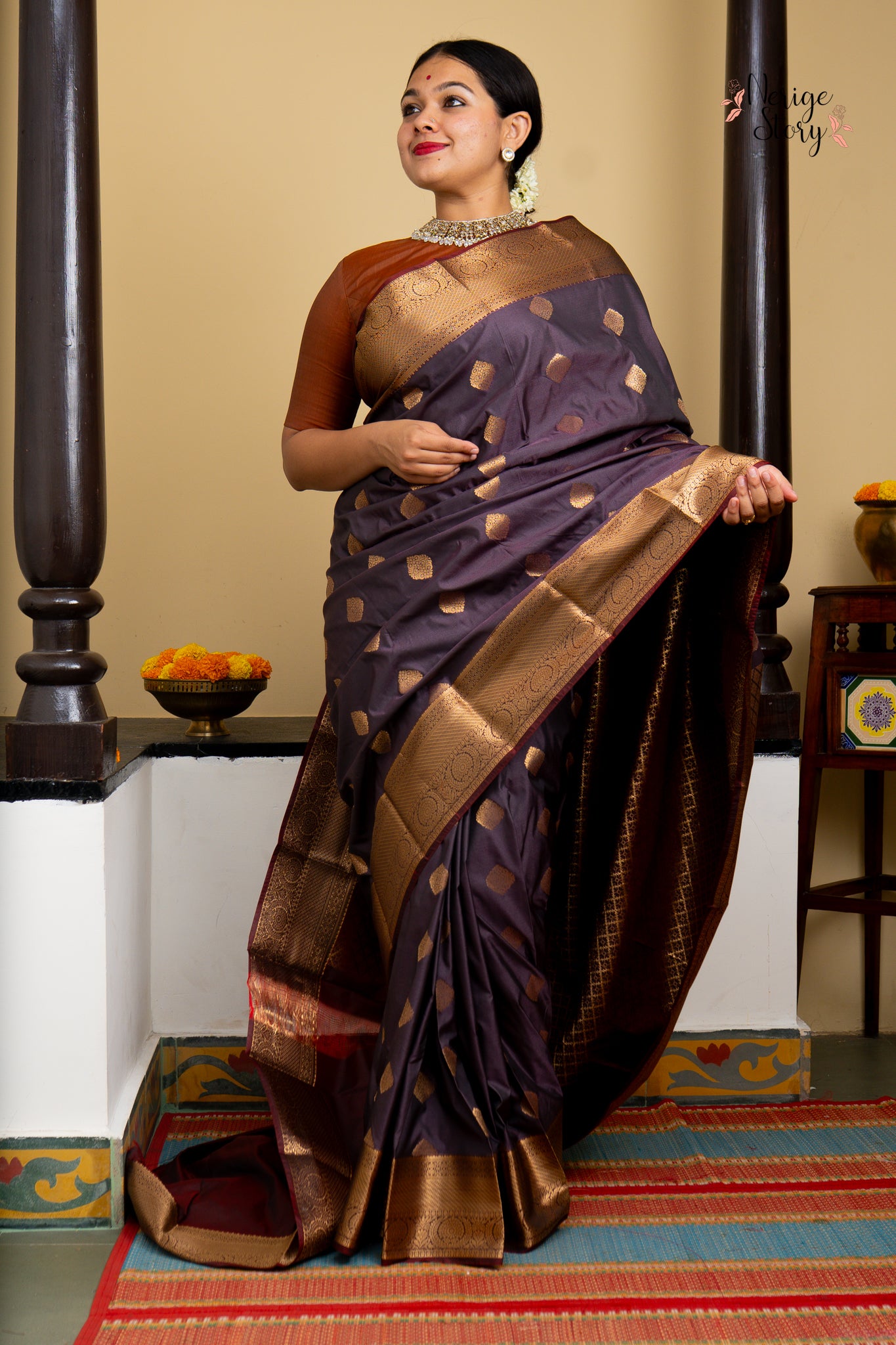 AAHVIKA (आह्विका)