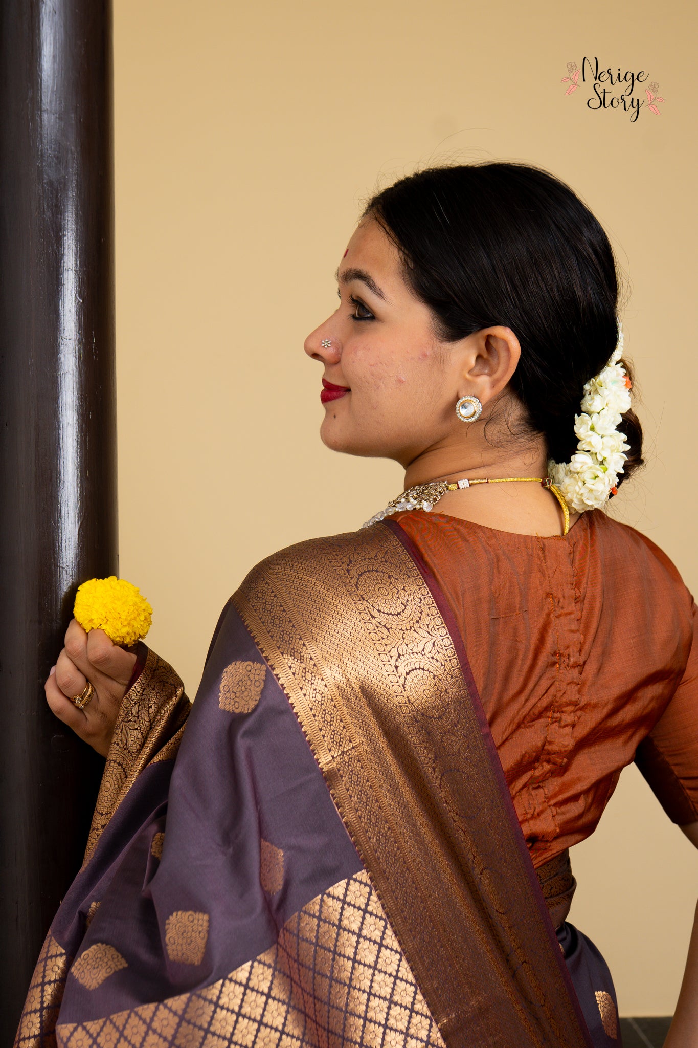 AAHVIKA (आह्विका)