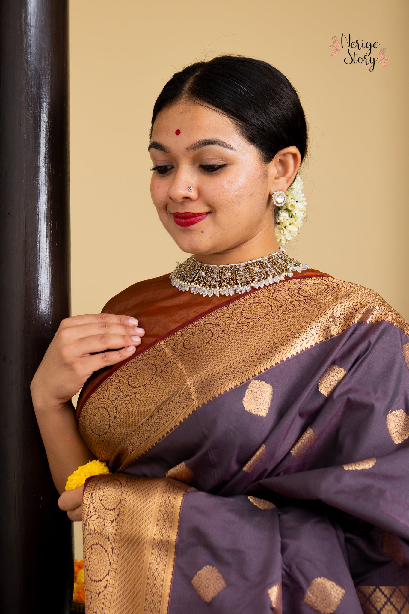 AAHVIKA (आह्विका)