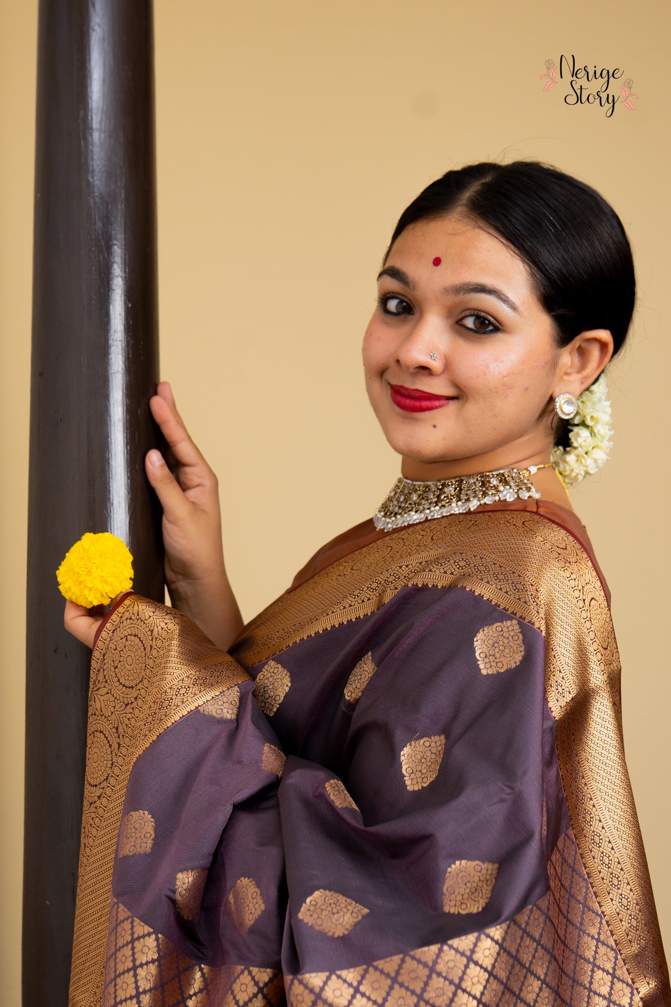 AAHVIKA (आह्विका)
