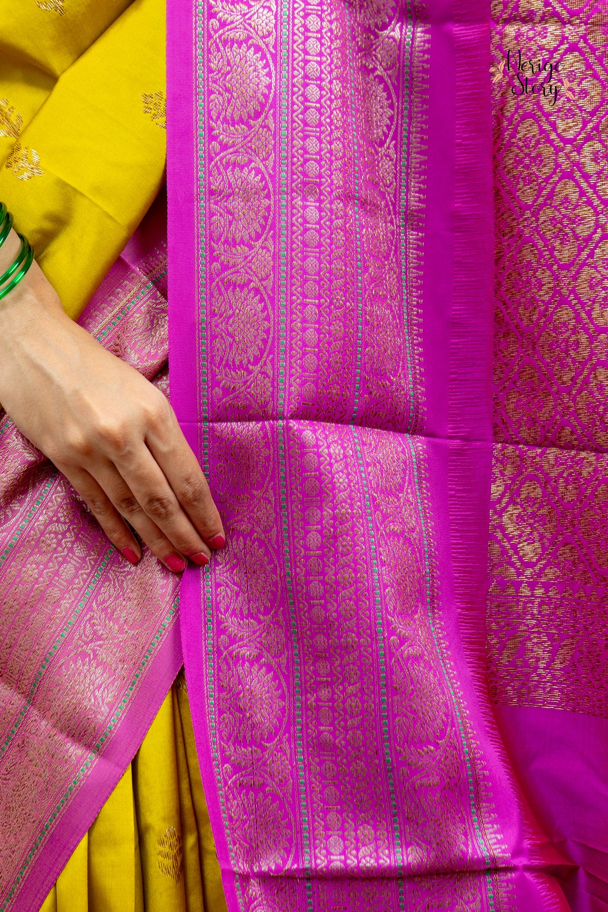 AKSHI (अक्षी)