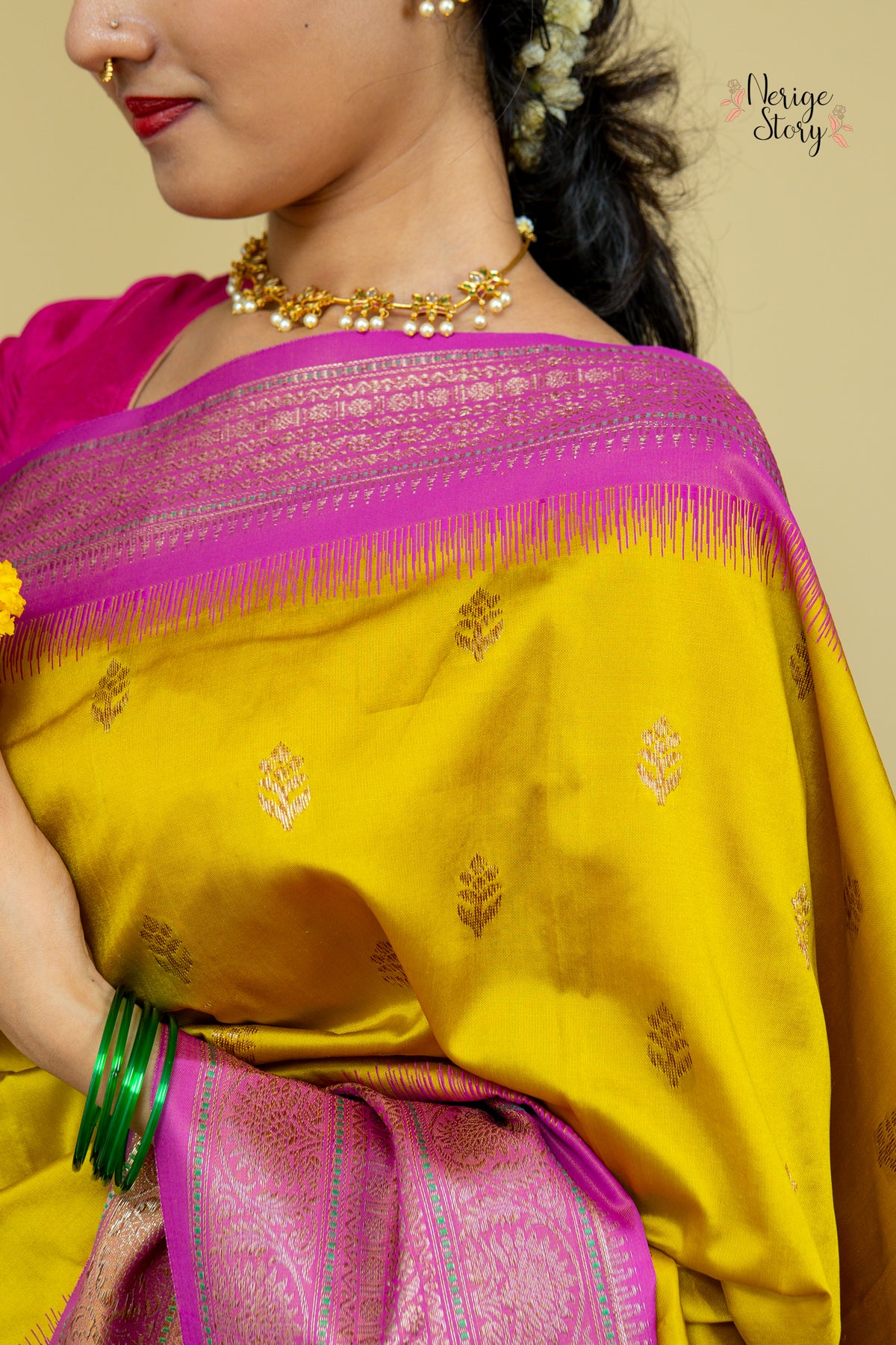 AKSHI (अक्षी)