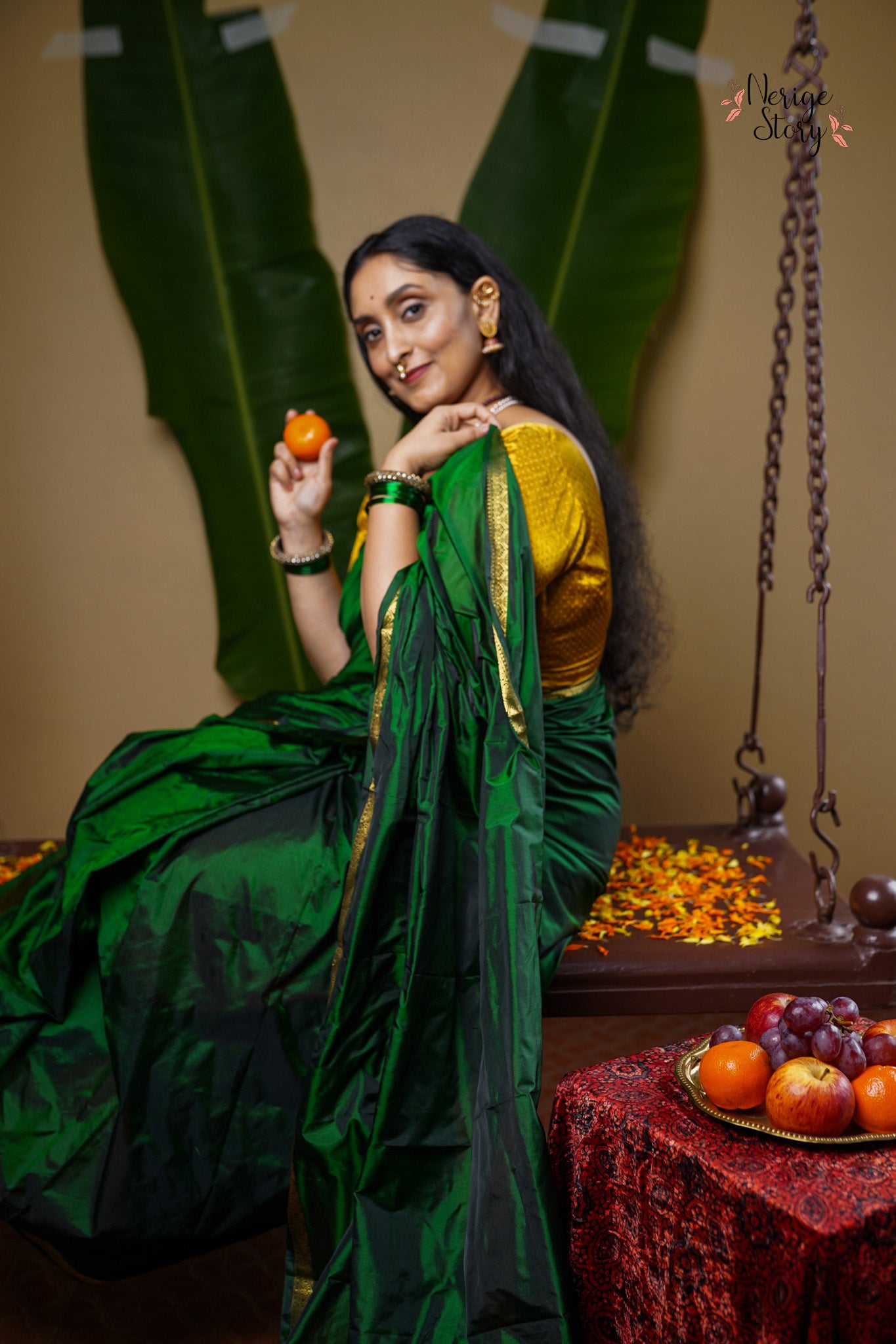 WOMEN HOLDING A FRUIT