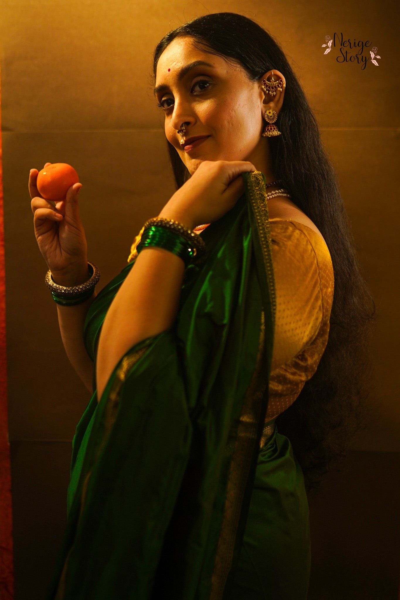 WOMEN HOLDING A FRUIT