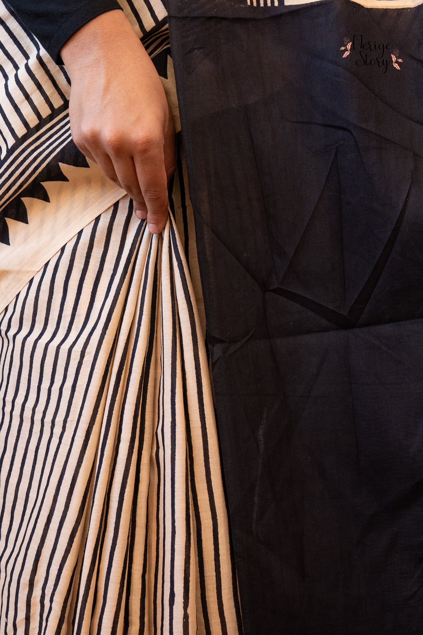 MAYUKHINI (मयुखिनी)